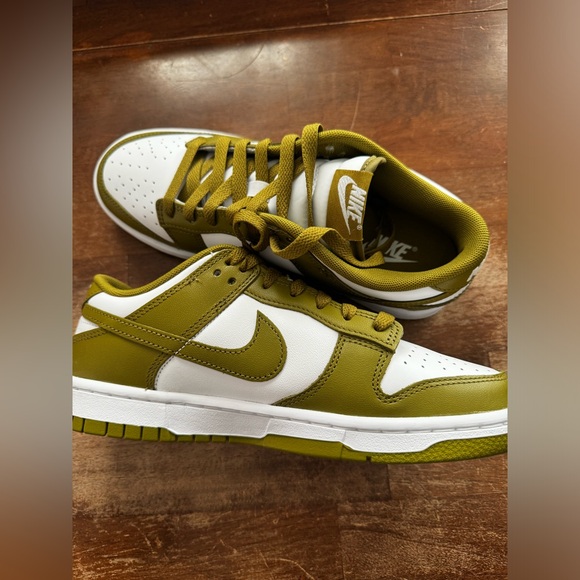 Nike Dunk Low Retro Sneakers in white and khaki - Picture 2 of 7